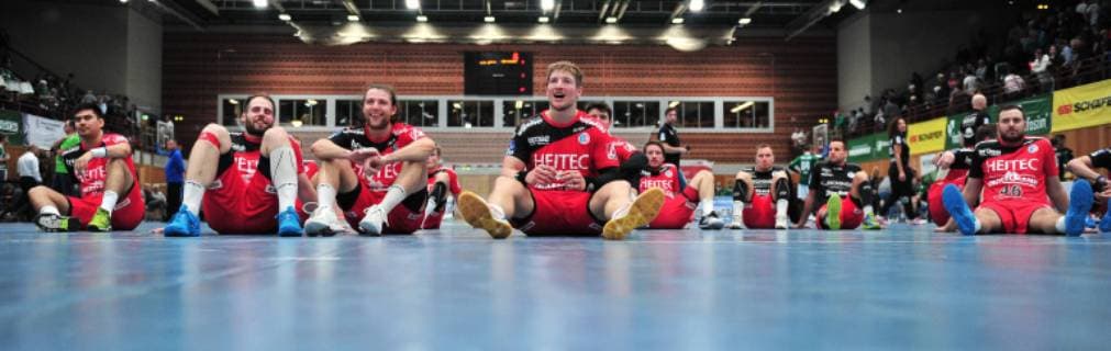 17 10 2018 Handball DHB Pokal Eighth finals season 2018 2019 DJK Rimpar Wolves HC Erlangen HCE OGo Team Team are sitting on the ground after the end of the game