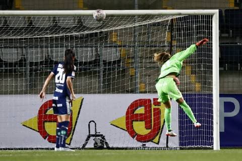 181017 Shot in the lane behind Linköpings malfunction Julia Nyström during the final final of the Champions League between Linköping and PSG on October 17, 2018 in Linköping  Copyright: PETERxHOLGERSSON BB181017PH060