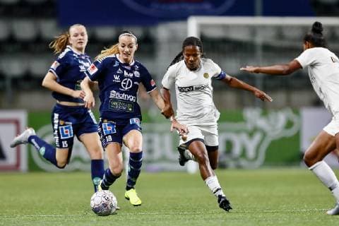 181017 Linköpings Kosovare Asllani and Paris Formal in the final final of the Champions League between Linköping and PSG on October 17, 2018 in Linköping  Copyright: PETERxHOLGERSSON BB181017PH061