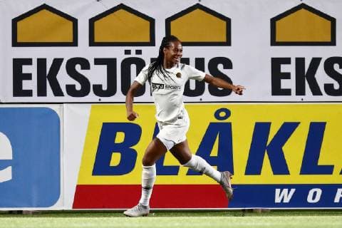 181017 Paris Marie Antoinette Katoto cheers 0-1 in the Champions League final between Linköping and PSG on October 17, 2018 in Linköping  Copyright: PETERxHOLGERSSON BB181017PH075