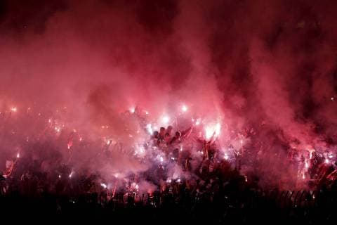 Sport Themen der Woche KW42 Sport Bilder des Tages Corinthians x Cruzeiro SÃO PAULO, SP - 17.10.2018: CORINTHIANS X CRUZEIRO - Corinthians fans receive the team bus for the game between Corinthians and Cruzeiro held at the Corinthians Arena, East Zone of São Paulo. The match is valid for the 2018 Brazil Cup Final. (Photo: Marco Galvão Fotoarena) x1622178x  MarcoxGalvão