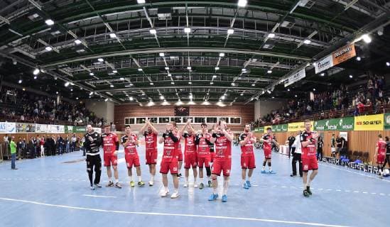 17 10 2018 Handball DHB Pokal Eighth finals season 2018 2019 DJK Rimpar Wolves HC Erlangen HCE OGo Team Team Cheers Joy after the end of the game