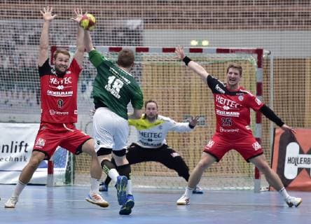 17 10 2018 Handball DHB Pokal Eighth finals season 2018 2019 DJK Rimpar Wolves HC Erlangen HCE OGo Petter Overby 9 HC Erlangen HCE Steffen Kaufmann 18 DJK Rimpar Wolves Nikolas Katsigiannis 29 HC Erlangen HCE Jan Schaffer 25 HC Erlangen HCE