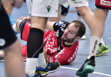 17 10 2018 Handball DHB Pokal Eighth finals season 2018 2019 DJK Rimpar Wolves HC Erlangen HCE OGo Nico Büdel 20 HC Erlangen is on the ground