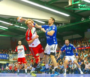 Goal shot by Stefan Lex Hamm right Kevin Roch Aue Handball 2 League 2018 19 EHV Aue ASV Hamm Westphalia on 18 10 2018 EHV Aue ASV Hamm Westphalia
