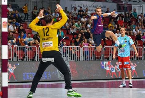 (181020) -- DOHA, Oct. 20, 2018 -- FC Barcelona Barca s Victor Tomas Gonzalez (C) shoots during the final match of the 2018 IHF Super Globe World Handball Club Championship between Fuchse Berlin and FC Barcelona in Doha, Capital of Qatar, Oct. 19, 2018. FC Barcelona won 29-24 to claim the title. ) (SP)QATAR-DOHA-HANDBALL-IHF-SUPER GLOBE-FINAL MATCH Nikku 