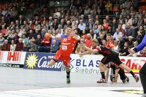Jona Schoch HBW Balingen Weilstetten 22 past Dener Jaanimaa TuS N Luebbecke 24 right TuS N Luebbecke vs HBW Balingen Weilstetten Handball 2 Bundesliga 20 10 2018 TuS N Luebbecke vs HBW Balingen Weilstetten Handball 2 Bundesliga 20 10 2018 Luebbecke Copyright: xEIBNER JanxStrohdiekx EP_JSK