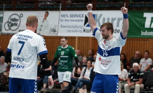 Libor Hanisch Dessau Rosslauer HV 06 Patrick Schmidt DJK Rimpar Wolves Florian Pfeiffer Dessau Rosslauer HV 06 cheering DKB 2 Handball Bundesliga DJK Rimpar Wolves Dessau Rosslauer HV 06 xfsx