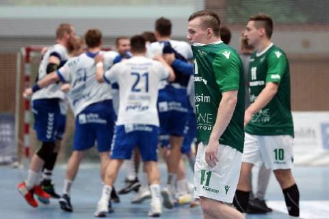 v li Player of the Dessau Rosslauer HV celebrate the point win Fin Backs DJK Rimpar Wolves Lukas Böhm DJK Rimpar Wolves disappointed looking Disappointment disappointed DKB 2 Handball Bundesliga DJK Rimpar Wolves Dessau Rosslauer HV 06 xfsx