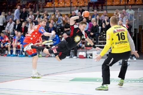 Luebbecke Germany 20 10 2018 2 HBL 2018 2019 TuS N Luebbecke vs HBW Balingen Weilstetten L R Lars Friedrich Balingen Weilstetten Patryk Walczak Luebbecke Keeper Tomas Mrkva Balingen Weilstetten Luebbecke North Rhine Westphalia Germany Merkur Arena