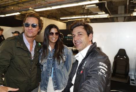 Sport Bilder des Tages Motorsports: FIA Formula One World Championship WM Weltmeisterschaft 2018; Grand Prix; United States, FORMULA 1 PIRELLI 2018 UNITED STATES GRAND PRIX , Circuit of The Americas , Matthew Mcconaughey, ActorToto Wolff (AUT, Mercedes AMG Petronas Formula One Team) Austin United States