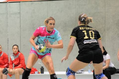 Marija Obradovic TusSies Metzingen 51 against Irina Antonova Astrakhanochka 10 TusSies Metzingen Handball HBF EHF League match 20 10 2018 Photo TBaur Eibner TusSies Metzingen vs Astrakhanochka Metzingen Copyright: xEIBNER TobiasxBaurx EP_TBR