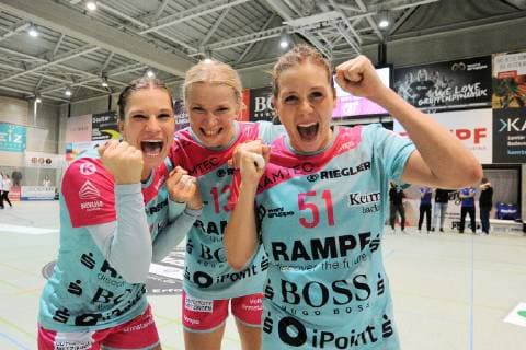 Julia Behnke TusSies Metzingen 93 Shenia Minevskaja TusSies Metzingen 13 and Marija Obradovic TusSies Metzingen 51 are looking forward to the next EHF Cup TusSies Metzingen Handball HBF EHF League match 20 10 2018 Photo TBaur Eibner TusSies Metzingen vs Astrakhanochka Metzingen Copyright: xEIBNER TobiasxBaurx EP_TBR