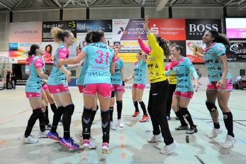si celebrate the TusSies reaching the 3 round TusSies Metzingen Handball HBF EHF League game 20 10 2018 Photo TBaur Eibner TusSies Metzingen vs Astrakhanochka Metzingen Copyright: xEIBNER TobiasxBaurx EP_TBR