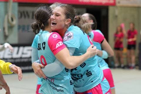 joy after the match at Julia Behnke TusSies Metzingen 93 us Julia Harsfalvi TusSies Metzingen 18 TusSies Metzingen Handball HBF EHF League match 20 10 2018 Photo TBaur Eibner TusSies Metzingen vs. Astrakhanochka Metzingen Copyright: xEIBNER TobiasxBaurx EP_TBR