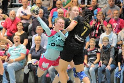 Tamara Haggerty TusSies Metzingen 55 against Karina Sisenova Astrakhanochka 7 TusSies Metzingen Handball HBF EHF League match 20 10 2018 Photo TBaur Eibner TusSies Metzingen vs Astrakhanochka Metzingen Copyright: xEIBNER TobiasxBaurx EP_TBR