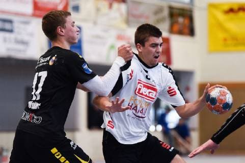 20 10 2018 xpsx Handball A Youth 1 Bundesliga HSG Hanau HSC Coburg v Jonas Wolter Coburg Jannik Wadel Hanau Hanau Hessen Germany DEU