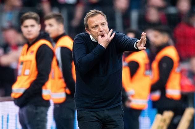 20 10 2018 xfux Football 1 Bundesliga Bayer 04 Leverkusen Hannover 96 emspor v l Trainer Andre Breitenreiter Hannover 96 gives gestures gestures gestures gestures gesticulate gesticolando DFL DFB REGULATIONS PROHIBIT ANY USE OF PHOTOGRAPH as IMAGE SEQUENCES and or QUASI VIDEO Leverkusen