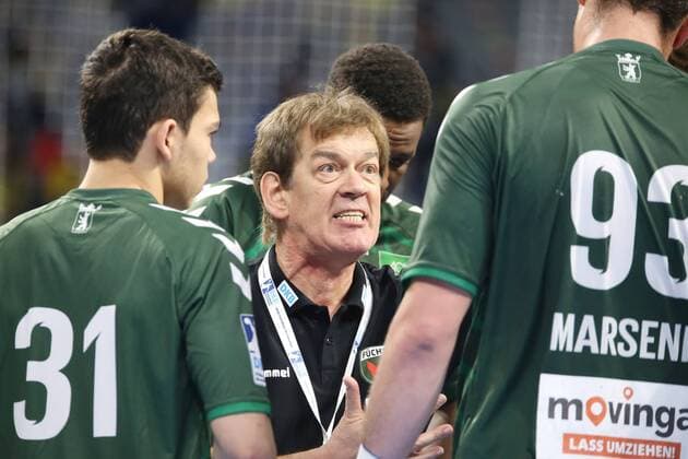 Velimir Petkovic Manager Fuechse Berlin at a time out of the game Rhein Neckar Loewen vs Fuechse Berlin in the 1 Handball Bundesliga Am 21 10 2018 Rhein Neckar Loewen vs Fuechse Berlin Handball 1 Handball Bundesliga 21 10 2018 Mannheim Copyright: xEIBNER MichaelxBermelx EP_MBL