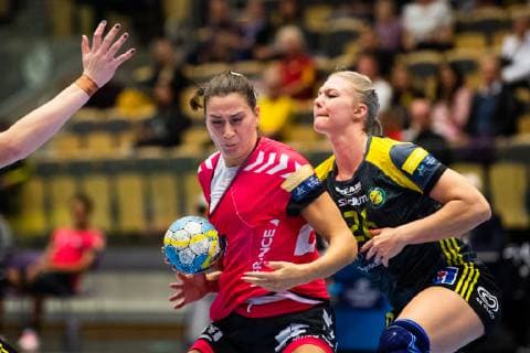181021 Brest Sladana Pop Lazic and Sävehofs Tilda Olsson during the Champions League match between Sävehof and Brest on October 21, 2018 in Partille  Copyright: MATHIASxBERGELD BB181021MB006
