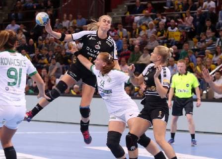 BAU 21 10 2018 Ludwigsburg Handball SG BBM Bietigheim vs FTC Rail Cargo Hungaria Maura Visser BBM above