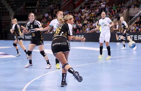 BAU 21 10 2018 Ludwigsburg Handball SG BBM Bietigheim vs FTC Rail Cargo Hungaria ahead Angela Malestein BBM