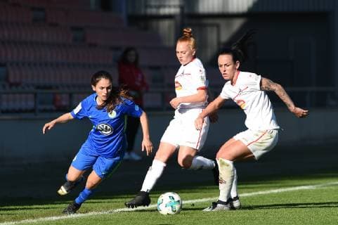 vl Ereleta Memeti VfL Wolfsburg II 17 Laura Vogt FC Cologne 14 Peggy Nietgen FC Cologne 21 Dreikampf Duel tackle tackling Dynamik Action Action Soccer 2 Women Bundesliga 1 FC Köln VfL Wolfsburg II DFB REGULATIONS PROHIBIT ANY USE OF PHOTOGRAPH AS IMAGE SEQUENCES AND OR QUASI VIDEO xmhx
