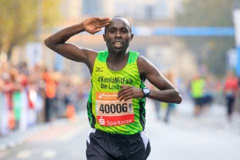 Piepenbrock 20 Dresden Marathon Dickson Kurui KEN last years winner takes second place in the marathon Dresden Sachsen Germany