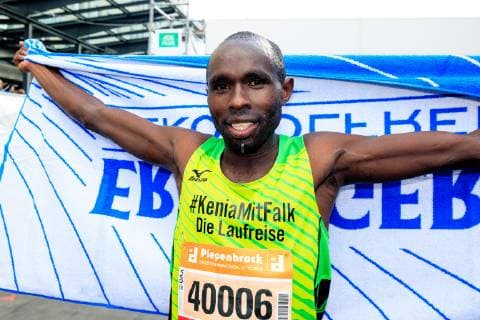 Piepenbrock 20 Dresden Marathon Dickson Kurui KEN last years winner takes second place in the marathon Dresden Sachsen Germany