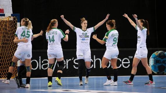 BAU 21 10 2018 Ludwigsburg Handball SG BBM Bietigheim vs FTC Rail Cargo Hungaria Cheers at Hungaria over the river Nerea Pena Abaurrea Hungaria middle