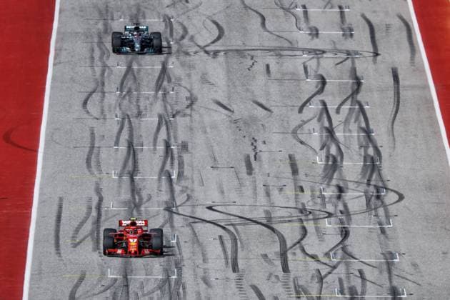 Motorsports: FIA Formula One World Championship WM Weltmeisterschaft 2018; Grand Prix; United States, FORMULA 1 PIRELLI 2018 UNITED STATES GRAND PRIX , Circuit of The Americas 7 Kimi Raikkonen (FIN, Scuderia Ferrari), 44 Lewis Hamilton (GBR, Mercedes AMG Petronas F1 Team), Austin United States