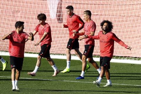 Real Madrid s players Marcelo (R), Marcos Llorente (2R) and Alvaro Odriozobal (2L) warm up during training session at the team s Valdebebas Sports City in Madrid, Spain, 22 October 2018. Real Madrid will face Viktoria Plzen in their UEFA Champions League soccer match on 23 October 2018. Training session of Real Madrid !ACHTUNG: NUR REDAKTIONELLE NUTZUNG!  Copyright: xJAVIERxLIZÓNx GRAF1996 20181022-636758089151748211