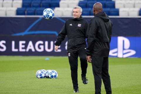Bruno Genesio Manager Head Coach Lyon Single Action Action Game scene Joy friendly Cheerful optimistic on the ball Soccer UEFA Champions League Final training Olympique Lyon xozx