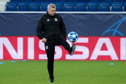 Bruno Genesio Coach Head Coach Lyon on the ball Cut Out Full Body Single Action Action Game Scene Soccer UEFA Champions League Final Training Olympique Lyon xozx