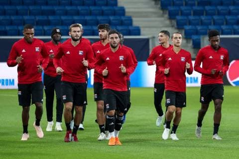 Olympique Lyon players Olympique Lyonnais warm up during training Warm-up Warm-up Action Action Football UEFA Champions League final training Olympique Lyon xozx