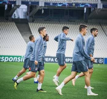 The players are warm Robert Lewandowski 9 FC Bayern Muenchen James Rodriguez 11 FC Bayern Munich Javi Martinez 8 FC Bayern Muenchen Training AEK Athens vs Bayern Munich Muenchen Football Preliminary Round Champions League 22 10 2018 Athens Athens Greece Copyright: xkolbert-press GiannisxAlexopoulosx