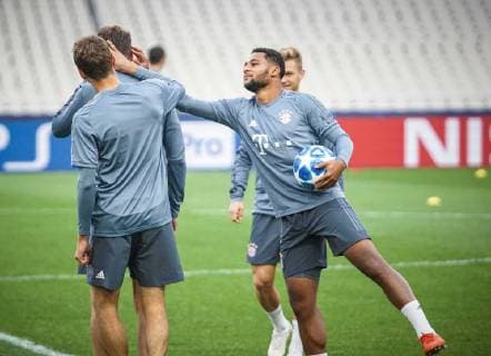 Serge Gnabry 22 FC Bayern Muenchen snaps the ear of Mats Hummels 5 FC Bayern Muenchen Training AEK Athens vs Bayern Munich Muenchen Preliminary Round Champions League 22 10 2018 Athens Athens Greece Copyright: xkolbert-press GiannisxAlexopoulosx