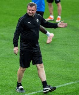 Fußball, CL, Viktoria Pilsen Training Viktoria Plzen s head coach Pavel Vrba leads a training session of the team in Madrid, Spain, 22 October 2018, on the eve of the UEFA Champions League group G soccer match between Real Madrid and Viktoria Plzen at Santiago Bernabeu Stadium. Viktoria Plzen s training session in Madrid !ACHTUNG: NUR REDAKTIONELLE NUTZUNG!  Copyright: xRodrigoxJimenezx GRAF2451 20181022-636758356598534843