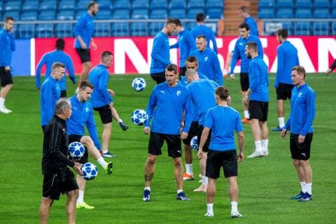 Fußball, CL, Viktoria Pilsen Training Viktoria Plzen s players attend a training session of the team in Madrid, Spain, 22 October 2018, on the eve of the UEFA Champions League group G soccer match between Real Madrid and Viktoria Plzen at Santiago Bernabeu Stadium. Viktoria Plzen s training session in Madrid !ACHTUNG: NUR REDAKTIONELLE NUTZUNG!  Copyright: xRodrigoxJimenezx GRAF2461 20181022-636758357863093614