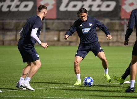 22 10 2018 xmeix Football UEFA Champions League Press Conference Final training TSG 1899 Hoffenheim Olympique Lyon Emporer Ermin Bicakcic TSG 1899 Hoffenheim Nico Schulz TSG 1899 Hoffenheim DFL DFB REGULATIONS PROHIBIT ANY USE OF PHOTOGRAPH as IMAGE SEQUENCES and or QUASI VIDEO Sinsheim prio:1