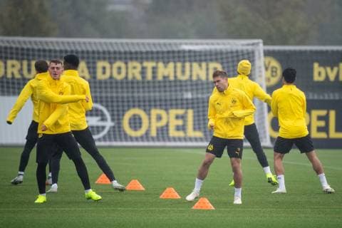 23 10 2018 xkvx Football UEFA Champions League Borussia Dortmund Training emporer l Jacob Bruun Larsen BV Borussia Dortmund Raphael Guerreiro Borussia Dortmund DFL DFB REGULATIONS PROHIBIT ANY USE OF PHOTOGRAPH as IMAGE SEQUENCES and or QUASI VIDEO Dortmund