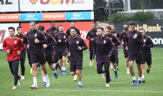 Galatasaray s Players attend a training session at the Florya training ground in Istanbul on October 23, 2018 on the eve of the UEFA Champions League football match between Galatasaray and FC Schalke 04.. 