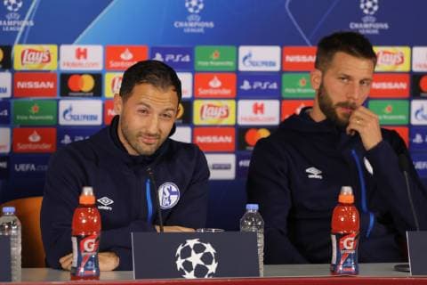 Sport Bilder des Tages FC Schalke 04 Football Team Coach Domenico Tedesco and player Guido Burgstaller gives a press conference PK Pressekonferenz on the eve of the team s a day before their UEFA Champions League match against Galatasaray on October 23 , 2018 in Istanbul , Turkey. 