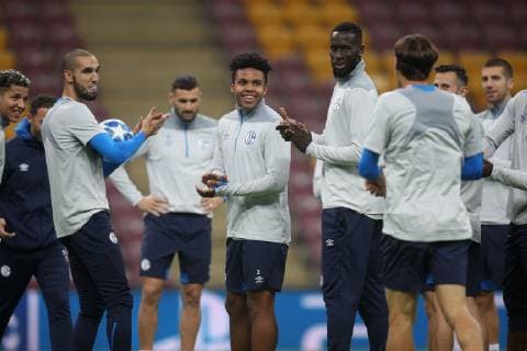 23 10 2018 Football Season 2018 2019 Champions League Final training and final training of FC Schalke 04 in Istanbul Turkey v l Nabil BENTALEB FC Schalke 04 l Weston McKennie FC Schalke 04 Istanbul Turk Telekom Stadyumu Turkey