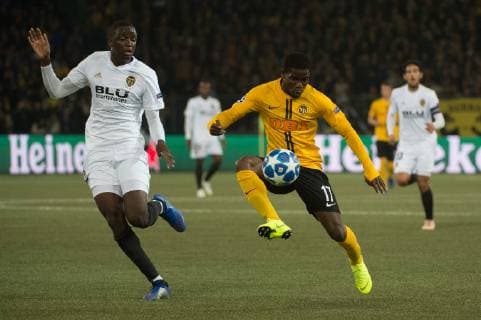 Soccer UCL BSC Young Boys FC Valencia Bern 23 10 2018 Football Uefa Championsleague Season 2018 2019 BSC Young Boys Valencia CF mouctar Diakhaby Valencia against Roger Assale YB
