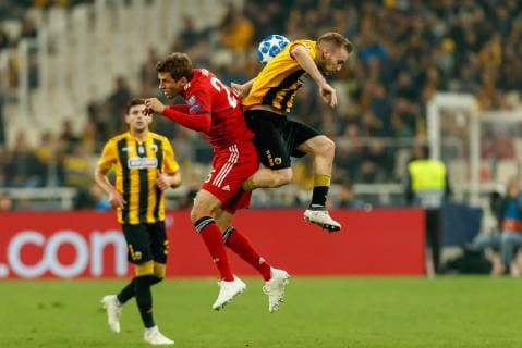 Greece Athens 22 10 2018 UEFA Champions League 2018 19 Season Preliminary Round Group Stage Group E 3 Gameday AEK Athens FC Bayern Muenchen Thomas Mueller FCB and Michalis Bakakis AEK in a duel DeFodi048