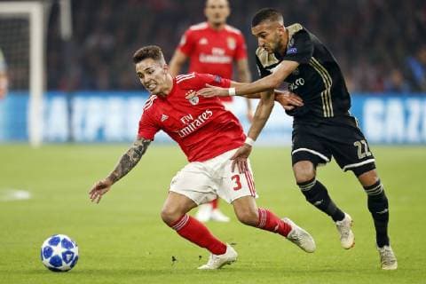 AMSTERDAM, Stadium Johan Cruyff Arena 23-10-20-18, football, season 2018 2019, Football Champions League . Benfica player Alex Grimaldo (L) and Ajax player Hakim Ziyech (R) during the game Ajax - Benfica . Ajax - Benfica  x2562299x