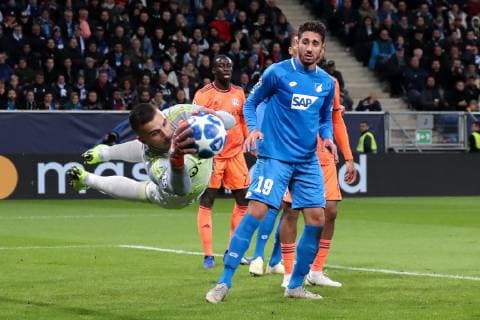 Anthony Lopes Goalkeeper Lyon 1 Ishak Belfodil Hoffenheim 19 Action Action Game scene parries the ball Parade Glittering saves the ball Highlight Football UEFA Champions League TSG 1899 Hoffenheim Olympique Lyon xozx