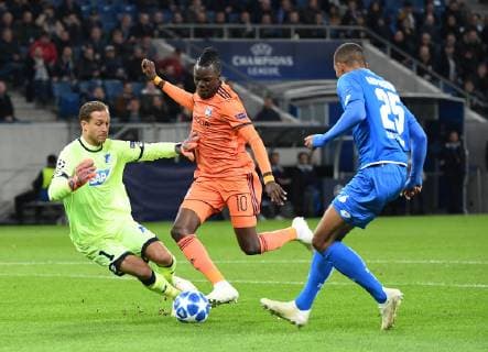 23 10 2018 xmeix Soccer UEFA Champions League TSG 1899 Hoffenheim Olympique Lyon emspor v1 Olympique Lyons Bertrand Traore scores 0-1 for Lyon against Oliver Baumann TSG 1899 Hoffenheim and Kevin Akpoguma TSG 1899 Hoffenheim DFL DFB REGULATIONS PROHIBIT ANY USE OF PHOTOGRAPHS as IMAGE SEQUENCES and or QUASI VIDEO Sinsheim prio:1