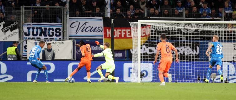 TSG 1899 Hoffenheim Olympique Lyon Germany Sinsheim 23 10 2018 Football UEFA Champions League Season 2018 2019 Matchday 3 TSG 1899 Hoffenheim Olympique Lyon v Bertrand Olympique Lyon Oliver Baumann TSG 1899 Hoffenheim 0 0 Traore